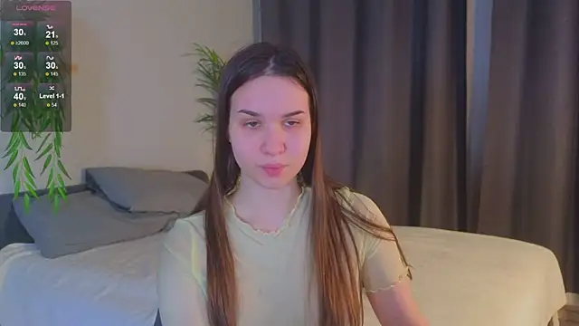 Roxie Mils online show from December 2024 03:01:02 PM