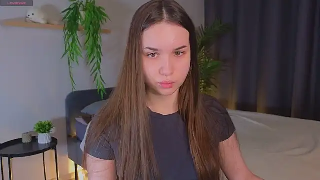 Roxie Mils online show from December 2024 02:55:01 PM