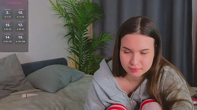 Roxie Mils online show from February 2025 09:31:01 PM