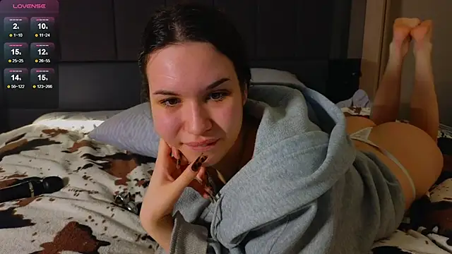 Roxie Mils online show from March 2025 09:32:02 PM