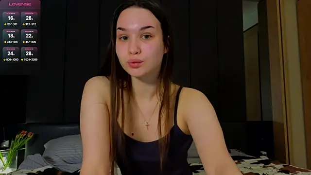 Roxie Mils online show from March 2025 06:09:01 PM