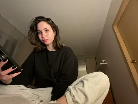 Roxie Mils online show from November 2025 09:13:01 PM