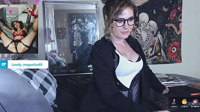 Snapshot of meganluv69 chatting on December 2024 12:44:02 PM meganluv69 online show from December 2024 12:44:02 PM