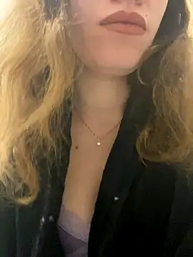 Snapshot of EvaRush chatting on December 2024 12:02:01 AM EvaRush online show from December 2024 12:02:01 AM