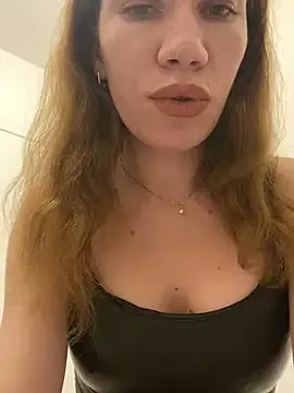 Snapshot of EvaRush chatting on December 2024 10:05:02 PM EvaRush online show from December 2024 10:05:02 PM