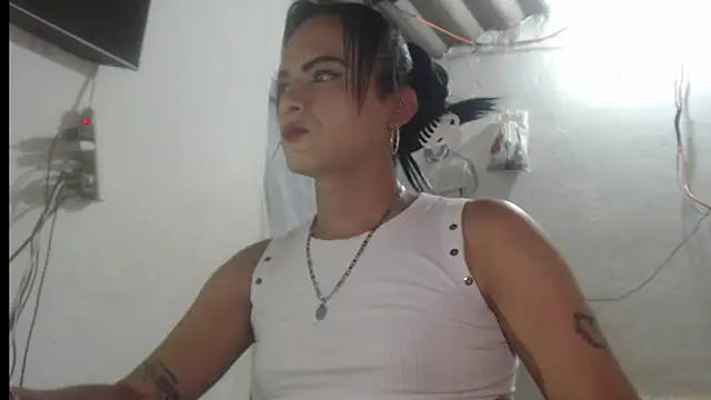 Analiasmith89 online show from April 2026 06:41:01 PM