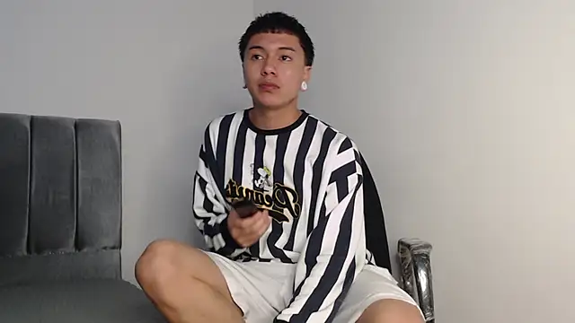 Snapshot of alex-lover chatting on October 2025 12:43:02 AM alex-lover online show from October 2025 12:43:02 AM