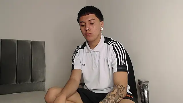 Snapshot of alex-lover chatting on October 2025 02:23:02 AM alex-lover online show from October 2025 02:23:02 AM