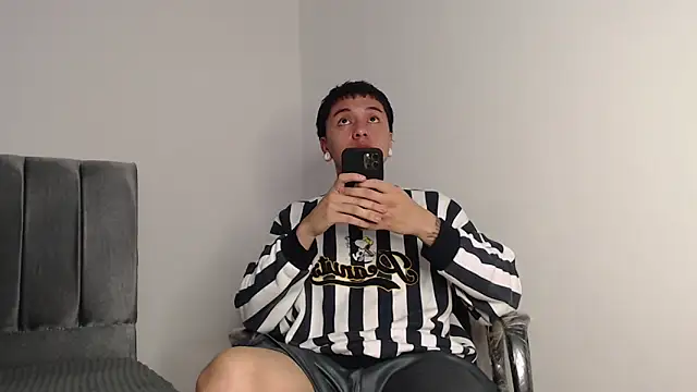 Snapshot of alex-lover chatting on November 2025 02:11:02 AM alex-lover online show from November 2025 02:11:02 AM