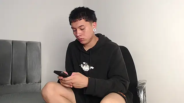 alex-lover online show from November 2025 01:39:01 AM