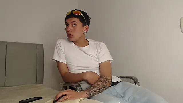 alex-lover online show from February 2026 01:43:01 AM