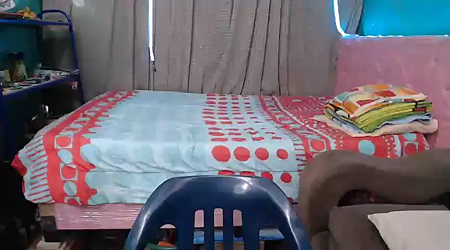 Snapshot of mom_son_dirty chatting on January 2025 03:04:02 PM mom son dirty online show from January 2025 03:04:02 PM