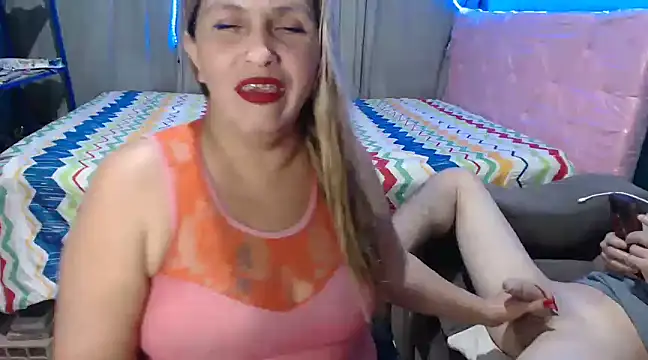 Snapshot of mom_son_dirty chatting on February 2025 10:10:01 PM mom son dirty online show from February 2025 10:10:01 PM