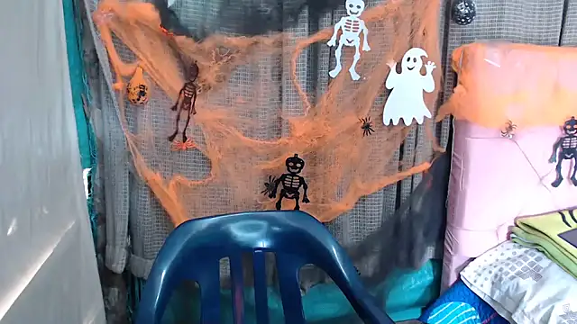 Snapshot of mom_son_dirty chatting on October 2025 02:18:02 PM mom son dirty online show from October 2025 02:18:02 PM