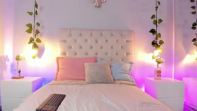 Snapshot of Isabella_Flowers chatting on January 2025 08:37:01 PM Isabella Flowers online show from January 2025 08:37:01 PM