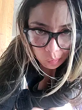 Snapshot of Sweel_Leyva18 chatting on May 2026 10:05:01 PM Sweel Leyva18 online show from May 2026 10:05:01 PM