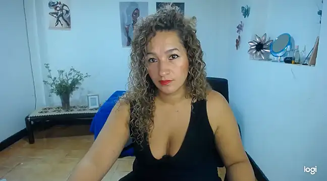 mature tammyjones online show from December 2024 01:00:01 PM