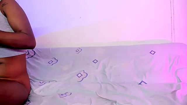 Snapshot of LoveBirds__1 chatting on October 2025 09:03:02 PM LoveBirds 1 online show from October 2025 09:03:02 PM