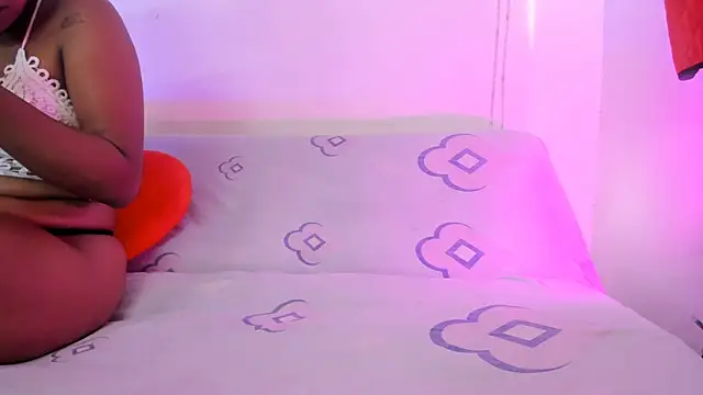 Snapshot of LoveBirds__1 chatting on October 2025 08:20:01 PM LoveBirds 1 online show from October 2025 08:20:01 PM