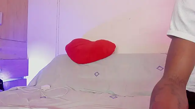 Snapshot of LoveBirds__1 chatting on November 2025 10:56:02 PM LoveBirds 1 online show from November 2025 10:56:02 PM