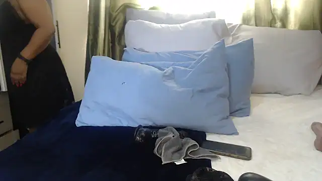 Foxybrownxx1 online show from October 2025 06:14:02 AM