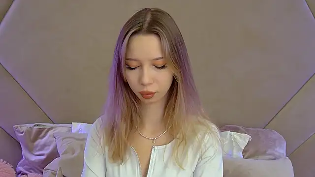 MaliaLandre online show from September 2025 04:18:01 PM