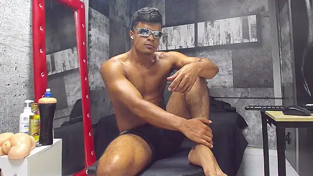 Snapshot of Derek_Lustfordx chatting on February 2025 05:31:01 PM Derek Lustfordx online show from February 2025 05:31:01 PM