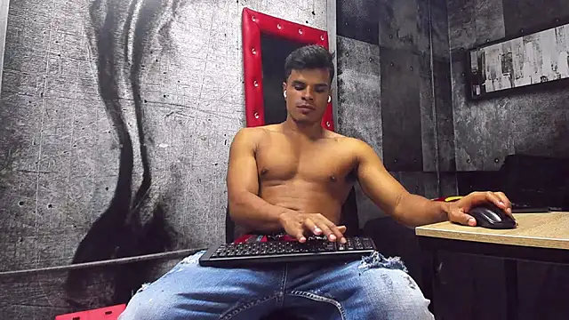 Snapshot of Derek_Lustfordx chatting on February 2025 11:13:02 AM Derek Lustfordx online show from February 2025 11:13:02 AM