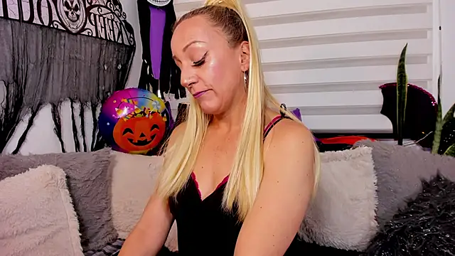 Sammykatt online show from October 2025 03:58:01 PM