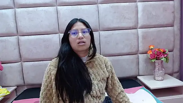 Miaa Smiith  online show from January 2025 02:22:01 AM