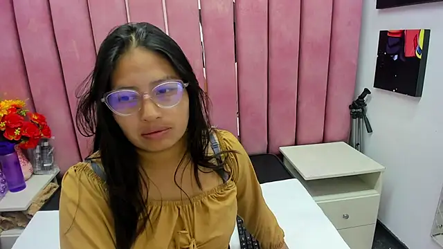 Miaa Smiith  online show from October 2025 03:05:02 AM