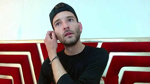 Christopher saint online show from April 2026 01:50:02 PM