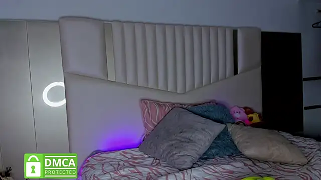 Snapshot of queen_angelique chatting on February 2025 09:23:01 PM queen angelique online show from February 2025 09:23:01 PM