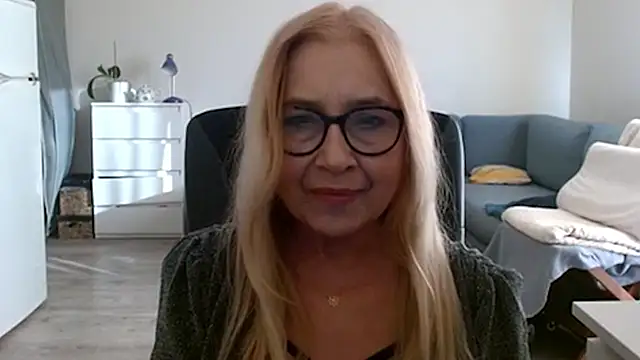 sofia xkiss online show from February 2025 02:41:01 PM