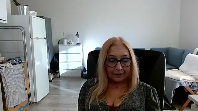 sofia xkiss online show from March 2025 02:42:02 PM