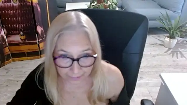 sofia xkiss online show from February 2026 03:10:02 PM