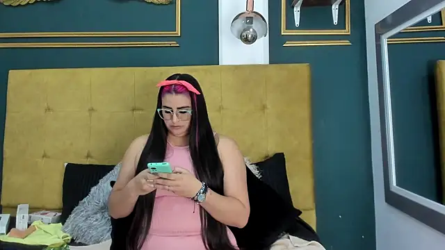 Snapshot of BellaPeers_ chatting on December 2024 02:39:02 PM BellaPeers online show from December 2024 02:39:02 PM