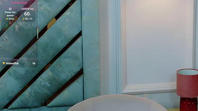 Kendall-Moll online show from April 2026 12:10:01 PM