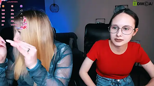 Snapshot of juli_kisss chatting on March 2025 01:43:01 AM juli kisss online show from March 2025 01:43:01 AM