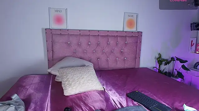 April Scarlett online show from November 2025 09:48:01 PM