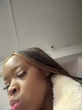 Thyana LS online show from February 2025 01:19:02 PM