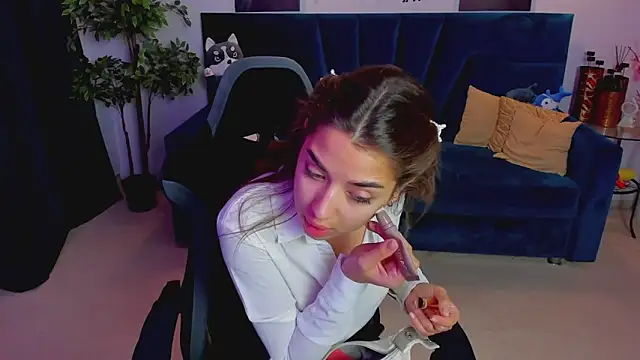 CharleneWoods online show from November 2025 05:50:02 AM