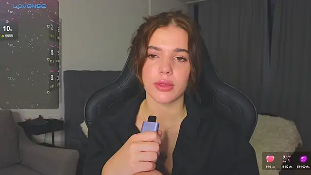 adrianawow1 online show from October 2025 09:12:02 PM