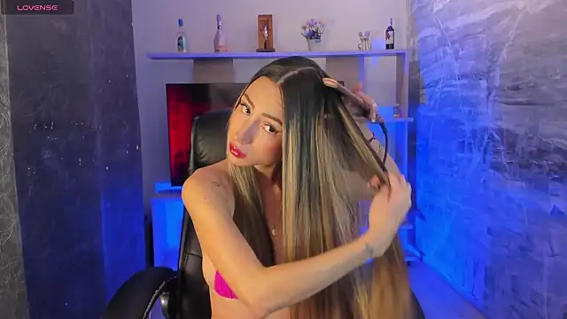 juliasprousse  online show from February 2025 01:00:02 PM