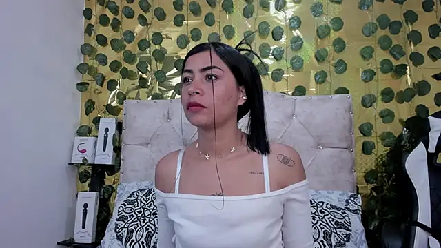 cristalconnorr online show from December 2024 05:19:02 PM