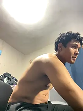 Brencuz online show from October 2025 02:01:02 AM