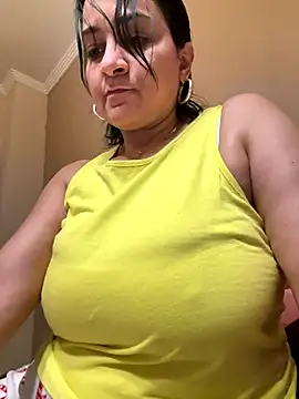 paulinaDiaz1 online show from December 2024 05:57:01 PM