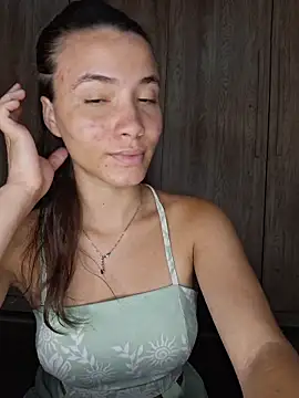 HelenHoltz online show from December 2025 02:23:02 PM