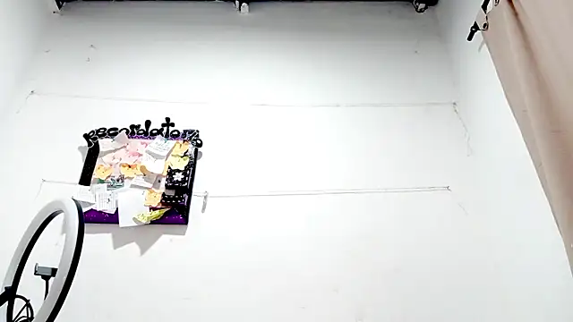 PetiteIvoryQueen19 online show from September 2025 08:38:02 AM