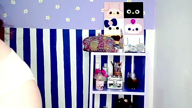 Snapshot of PetiteIvoryQueen19 chatting on April 2026 04:26:01 AM PetiteIvoryQueen19 online show from April 2026 04:26:01 AM